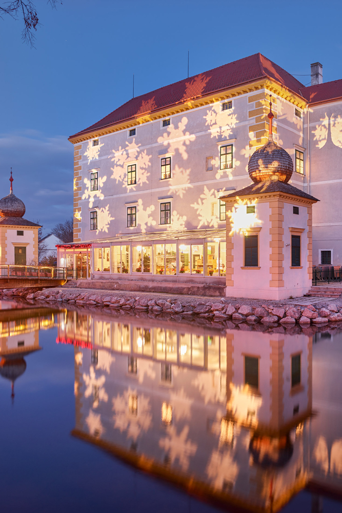 Liebling, Wasserschloss Kottingbrunn weihnachtlich beleuchted